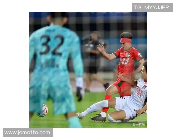 众多足球明星因言论引发争议引发中国球迷强烈不满与抵制行动