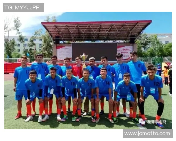 足球省锦标赛盛况空前各地球队争夺荣誉展现青春风采